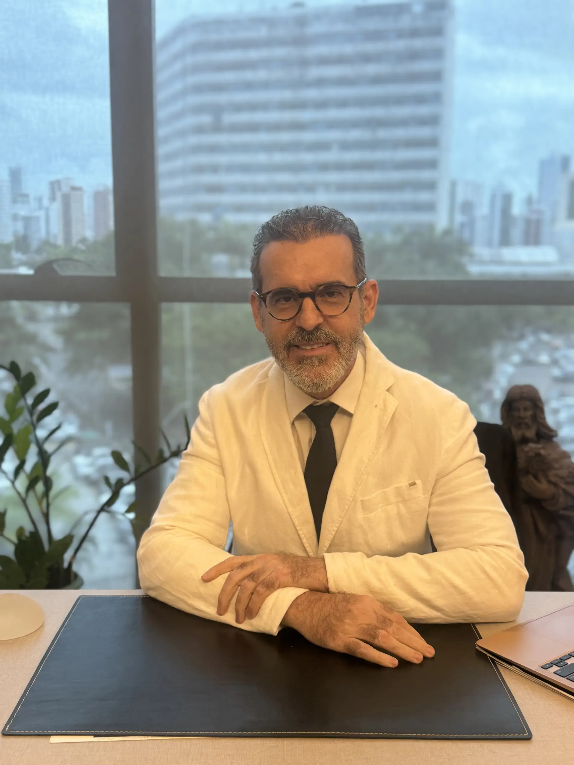 Dr. Fábio Dias - Cirurgião Plástico Facial em Recife